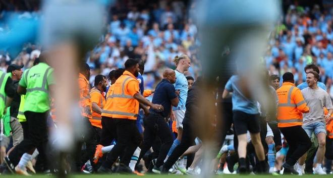 爆冷三连败！杜兰特23+4+6，威少15+6+10，赛后两人拥抱场面动容